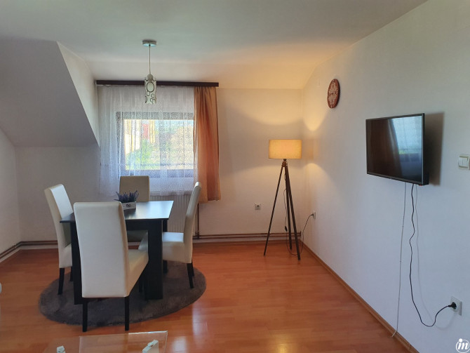 Izdajem stan, blizu Kampusa