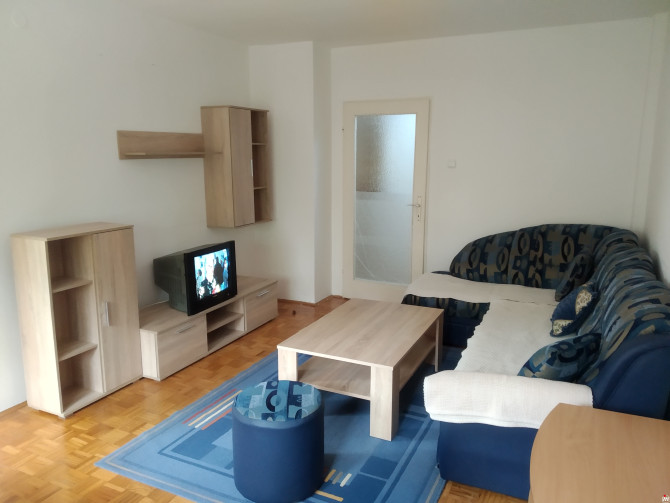 Izdaje se dvosoban stan u Mejdanu.