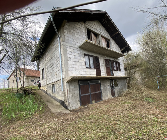 Prodajem kuću sa okućnicom u Dragočaju