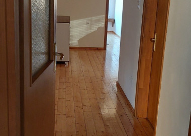 IZAJEM DVOIPOSOBAN STAN 450 KM