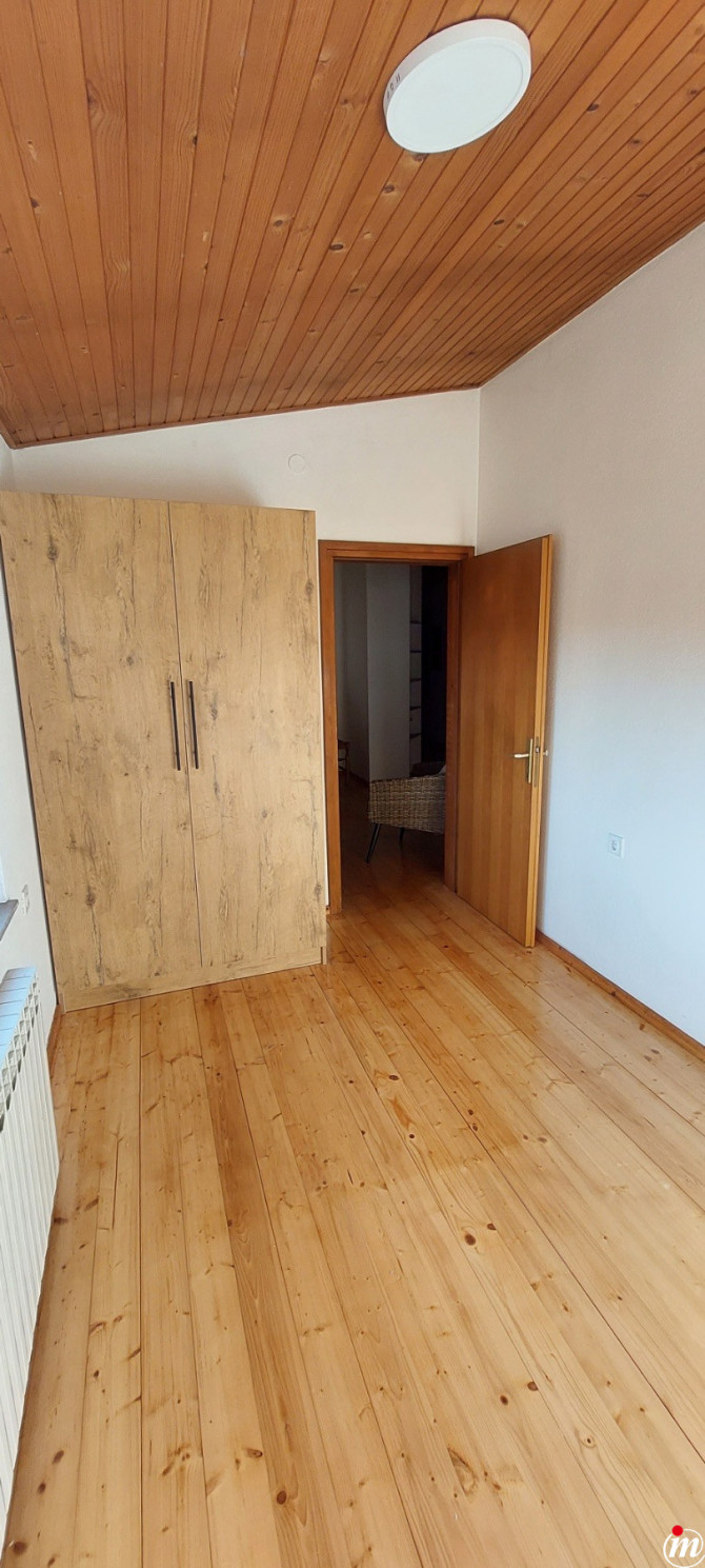 IZAJEM DVOIPOSOBAN STAN 450 KM