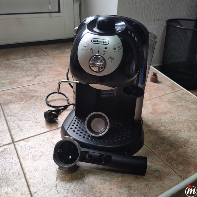 Kafe aparat DeLonghi