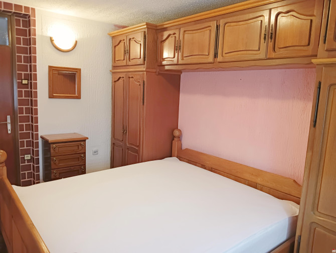 Izdajem namješten sprat kuće 60m2 Starčevica 