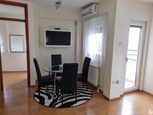 Izdajem jednoiposoban stan,46m2