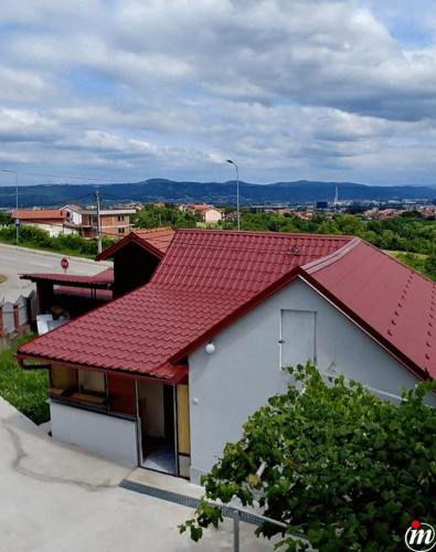 Paprikovac blizina UKC - iznajmljuje se stan u zasebnoj manjoj kući