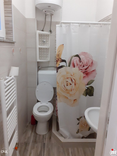 IZDAJEM JEDNOSOBAN STAN NA MEJDANU